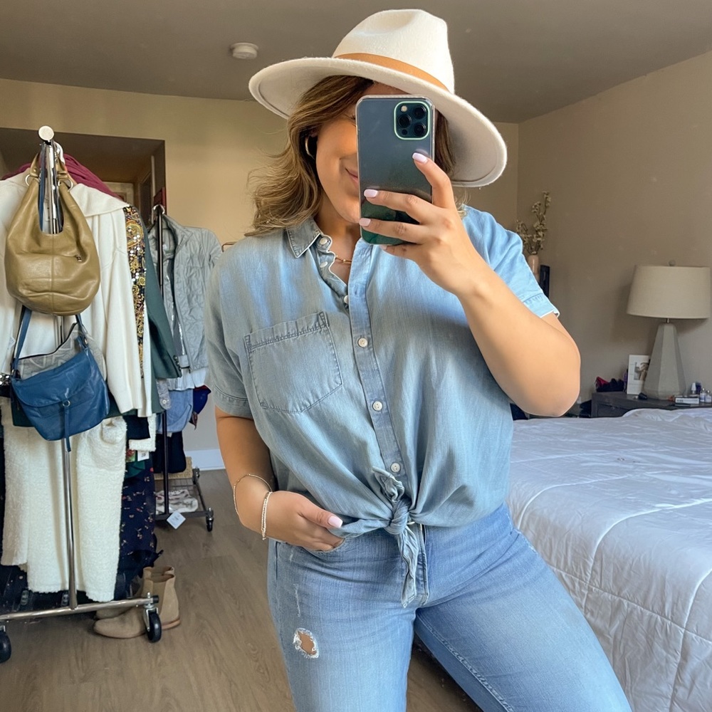 Madewell Light Blue Short-Sleeve Tie-Front Chambray Shirt